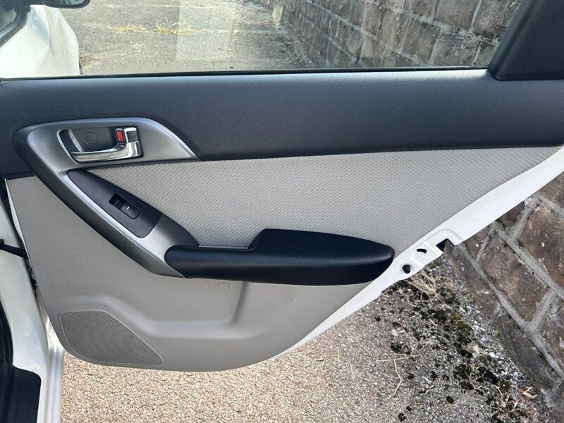 Used 2013 Kia Forte EX FWD image 31