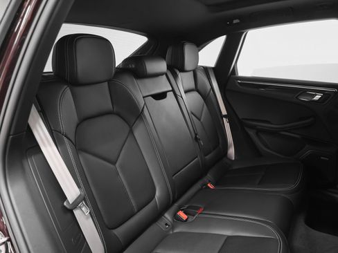 Certified 2026 Porsche Macan AWD/4WD image 25