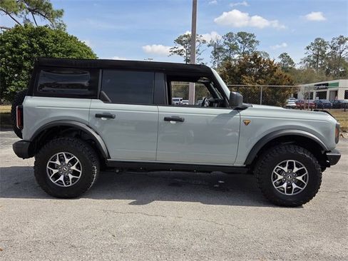 Used 2024 Ford Bronco Badlands image 8