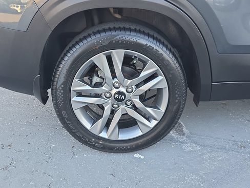 Used 2021 Kia Seltos S FWD image 17