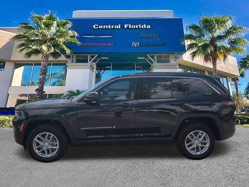 Used 2025 Jeep Grand Cherokee Laredo X w/ Trailer Tow Package RWD image 8