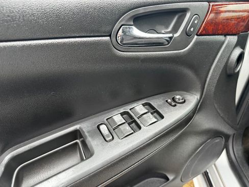 Used 2011 Chevrolet Impala LT image 12