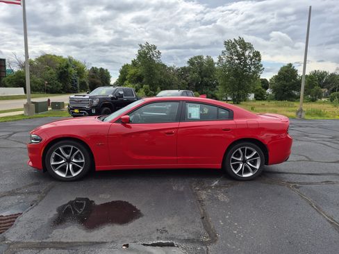 Used 2016 Dodge Charger R/T RWD image 5