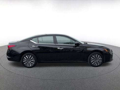 Used 2025 Nissan Altima 2.5 SV image 16