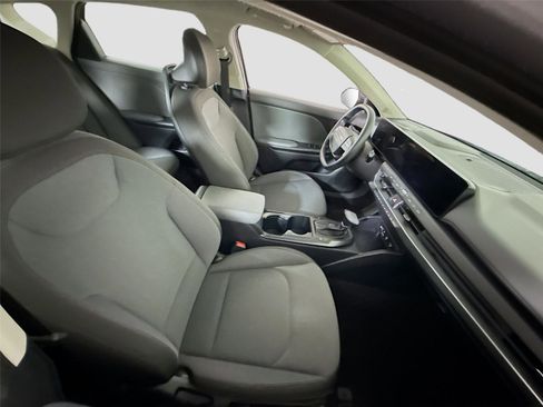 Used 2025 Kia K4 FWD image 18