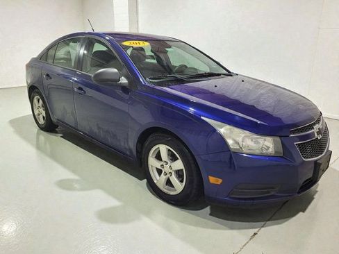 Used 2013 Chevrolet Cruze LS image 2
