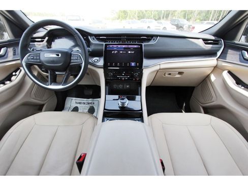 Used 2023 Jeep Grand Cherokee L Limited RWD image 11