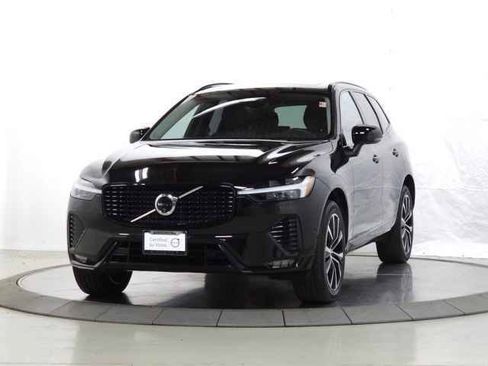 Certified 2025 Volvo XC60 B5 Plus AWD/4WD image 3