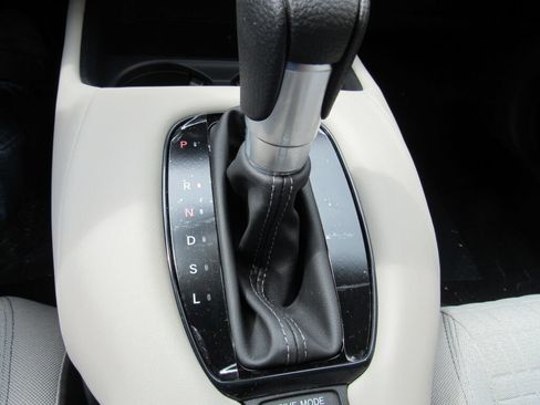 Used 2024 Honda HR-V LX image 15