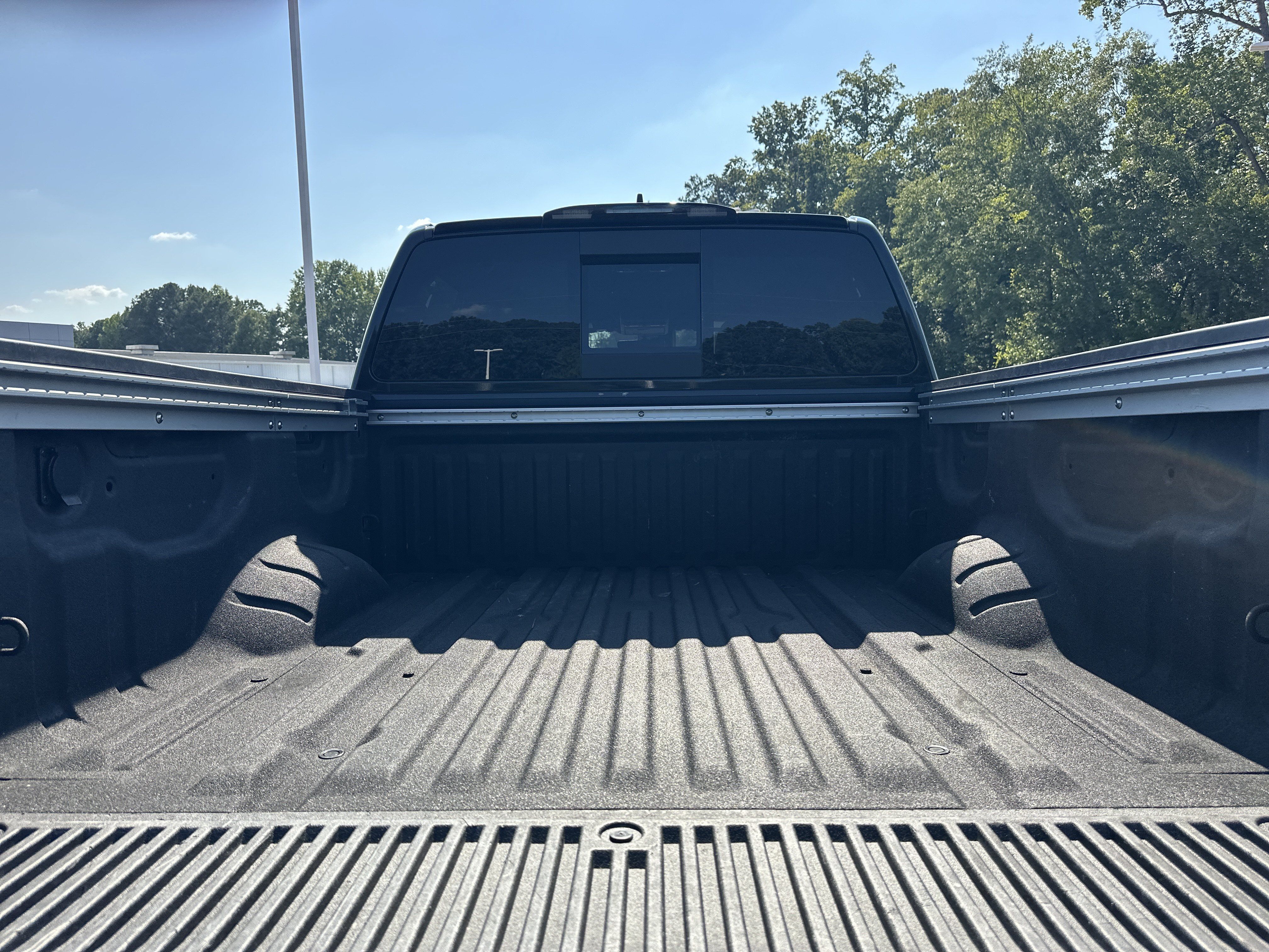 Used 2024 Nissan Titan PRO-4X w/ Pro-4x Convenience Package AWD/4WD image 19