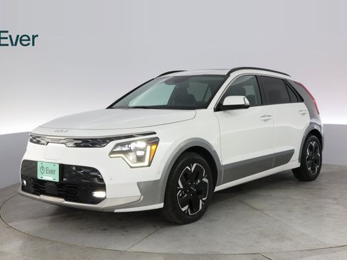Used 2023 Kia Niro Wave image 2