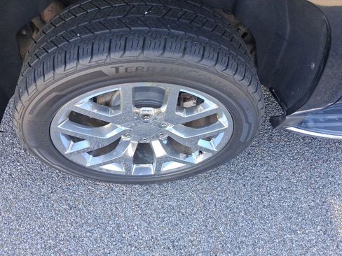 Used 2017 GMC Yukon XL SLT w/ Premium Edition image 5