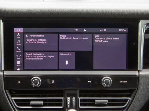 Used 2025 Porsche Macan AWD/4WD image 16