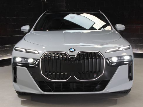Used 2024 BMW 740i 740i M Sport Package image 5