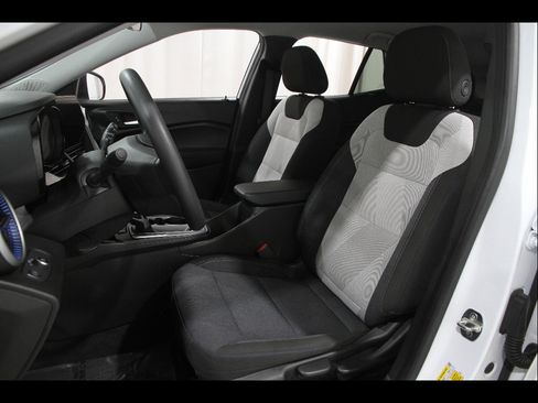 Used 2024 Chevrolet Trax LS w/ Driver Confidence Package image 5