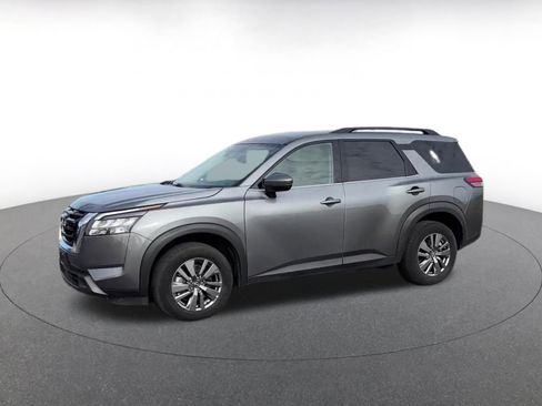 Used 2025 Nissan Pathfinder SV image 8