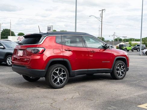Used 2025 Jeep Compass Limited AWD/4WD image 5