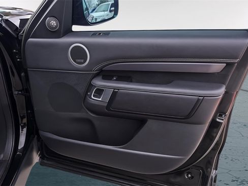 Used 2024 Land Rover Discovery Metropolitan Edition image 33