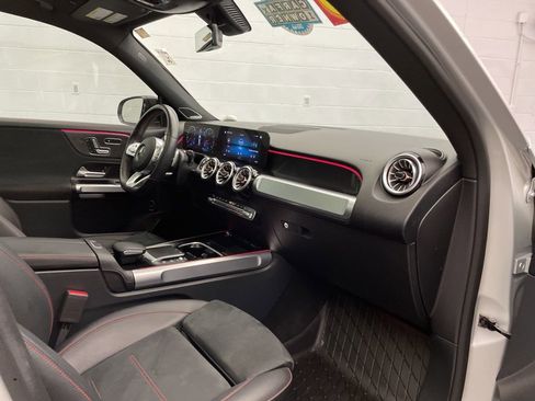 Used 2023 Mercedes-Benz GLB 250 4MATIC image 23