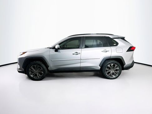 Used 2022 Toyota RAV4 XLE Premium image 4