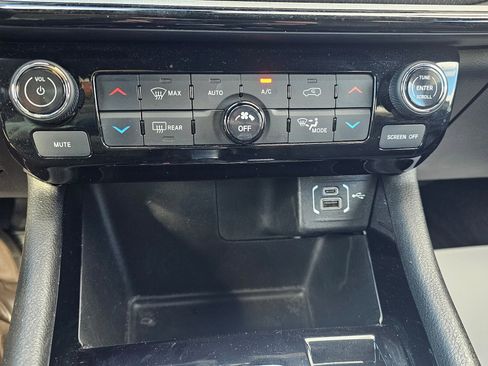 Used 2025 Jeep Compass Trailhawk AWD/4WD image 28