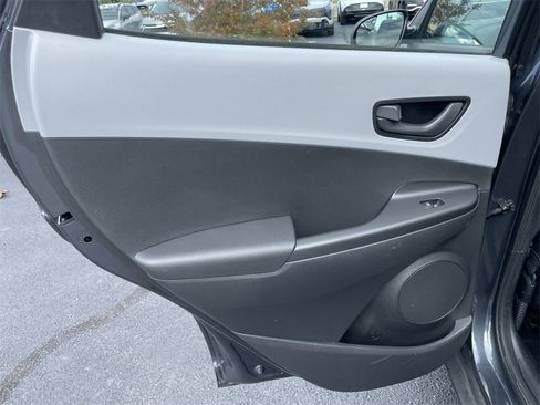 Used 2019 Hyundai Kona SE image 19