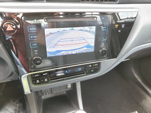 Used 2017 Toyota Corolla SE FWD image 39