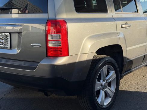 Used 2014 Jeep Patriot Latitude FWD image 17