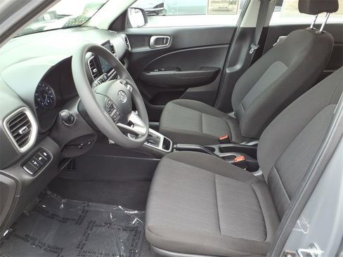 Used 2021 Hyundai Venue SE image 15