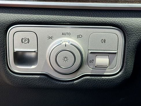 Used 2025 Mercedes-Benz GLE 350 4MATIC image 11
