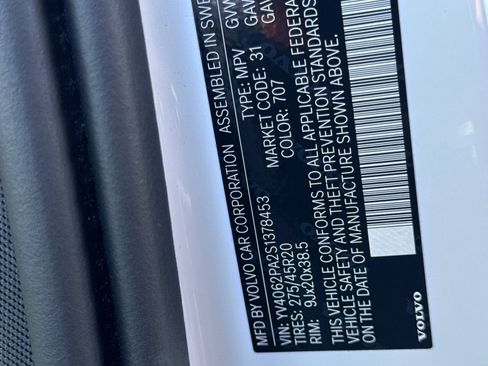 Certified 2025 Volvo XC90 B6 Core w/ Climate Package image 29