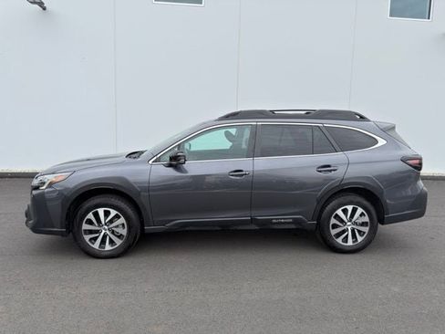 Used 2025 Subaru Outback Premium AWD/4WD image 10
