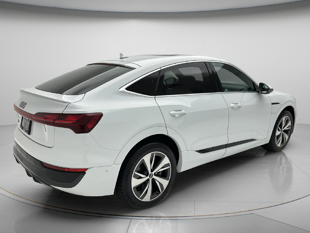 Used 2024 Audi Q8 e-tron Premium Plus AWD/4WD image 5
