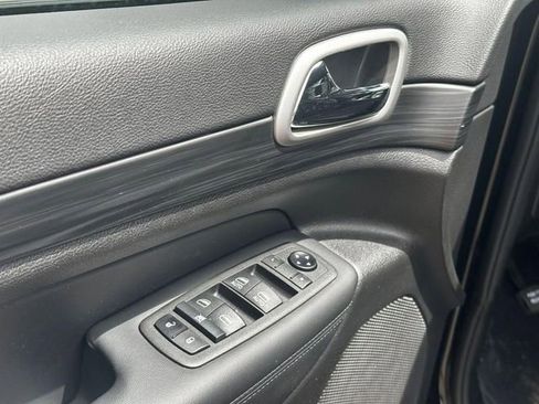 Used 2021 Jeep Grand Cherokee Laredo X AWD/4WD image 13