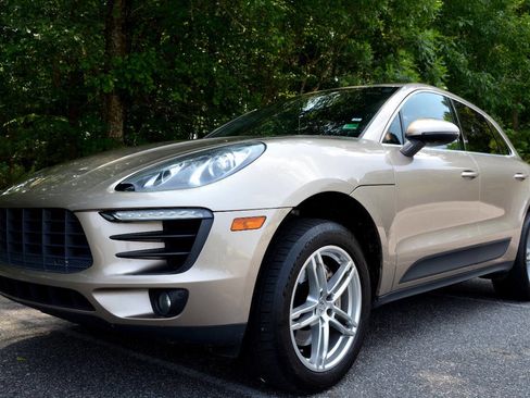 Used 2016 Porsche Macan S image 2