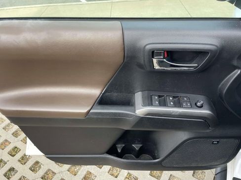 Used 2019 Toyota Tacoma Limited image 15