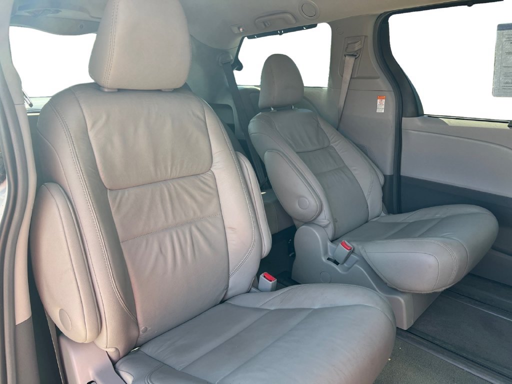 Used 2017 Toyota Sienna XLE w/ XLE Navigation Package AWD/4WD image 17