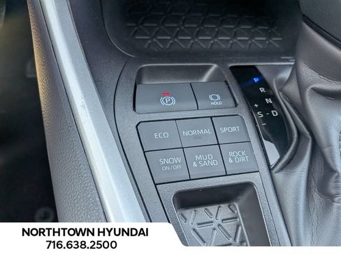 Used 2025 Toyota RAV4 XLE AWD/4WD image 15