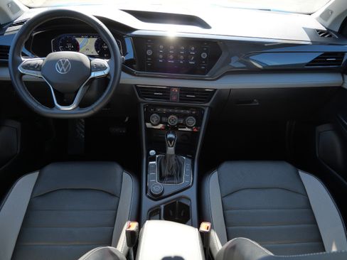 Certified 2022 Volkswagen Taos SEL image 10