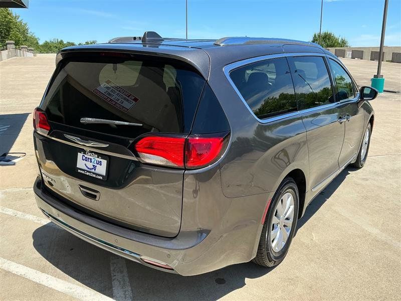 Used 2018 Chrysler Pacifica Touring-L FWD image 7