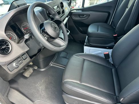 Used 2025 Mercedes-Benz Sprinter 2500 image 10