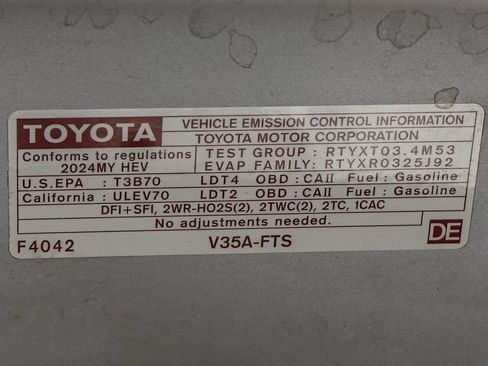 Used 2024 Toyota Tundra Limited AWD/4WD image 31