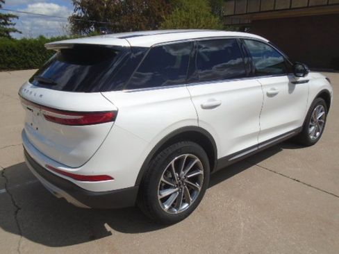 Used 2025 Lincoln Corsair AWD w/ Equipment Group 101A image 9