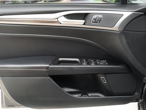 Used 2017 Ford Fusion SE w/ Equipment Group 602A FWD image 16