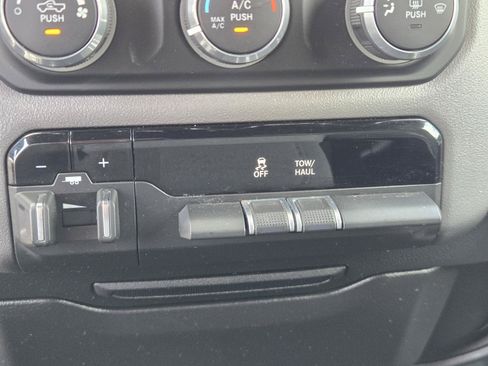 Used 2022 RAM 1500 Big Horn RWD image 15