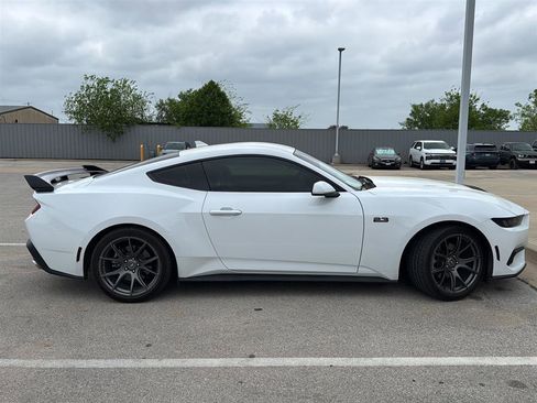 Used 2024 Ford Mustang Premium image 3