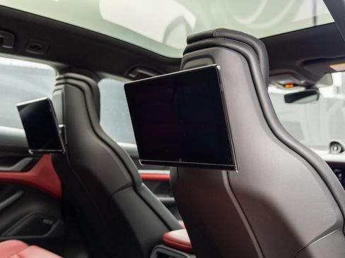 Used 2025 Porsche Taycan 4 Cross Turismo image 23