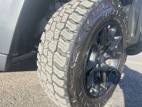 Used 2019 Jeep Cherokee Trailhawk image 9