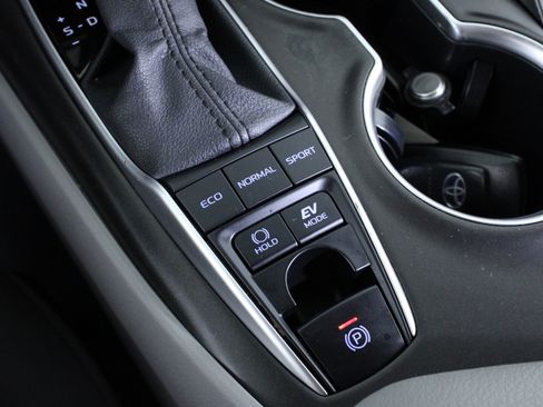 Used 2022 Toyota Camry LE image 25