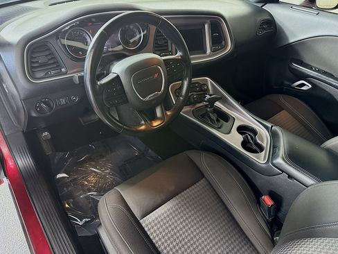 Used 2022 Dodge Challenger SXT RWD image 23